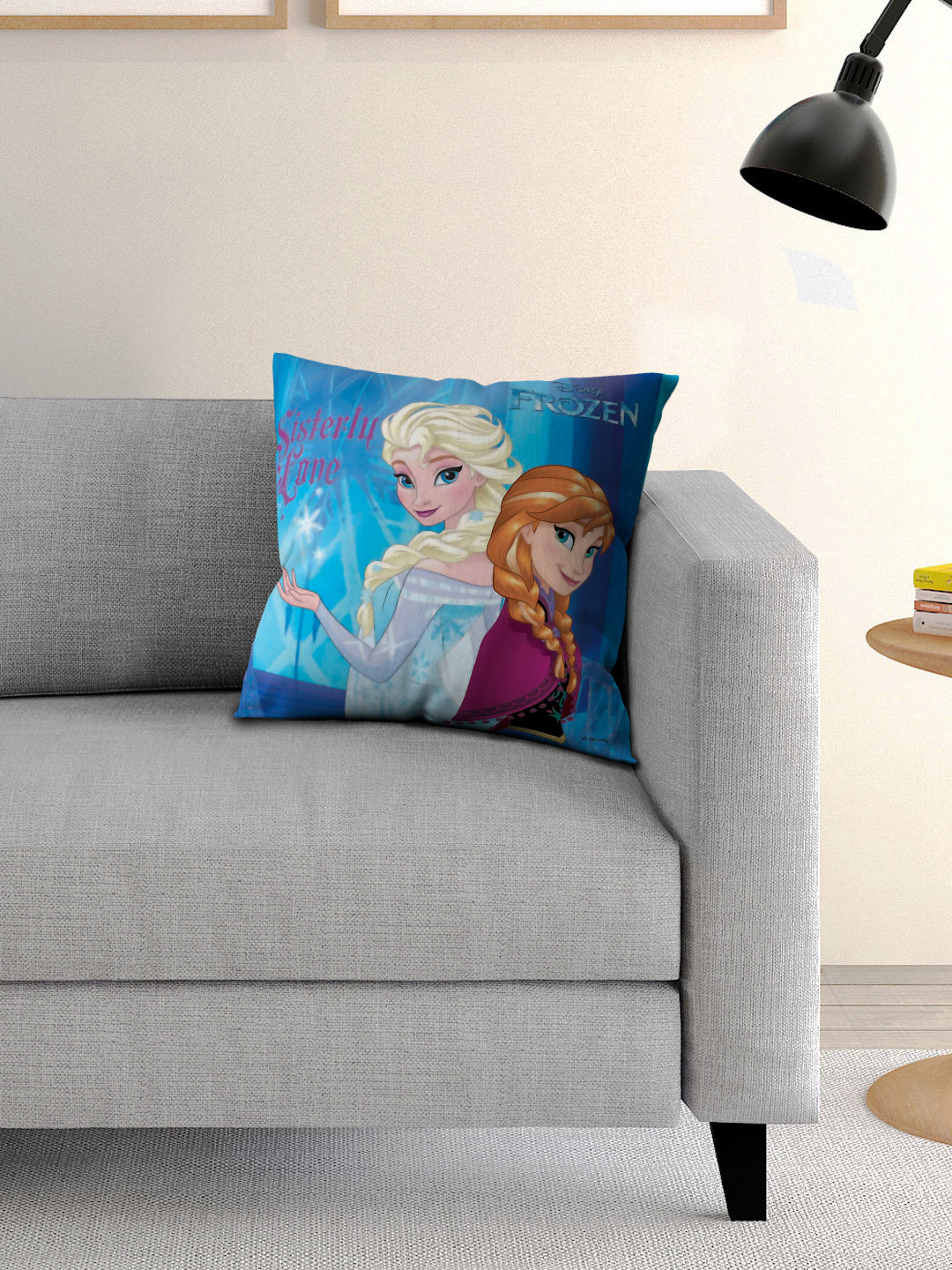 Athom Living Disney Frozen kids cushions with cover, soft 40x40 cm decorative cushion for kids’ room, adds comfort and magical Frozen charm.