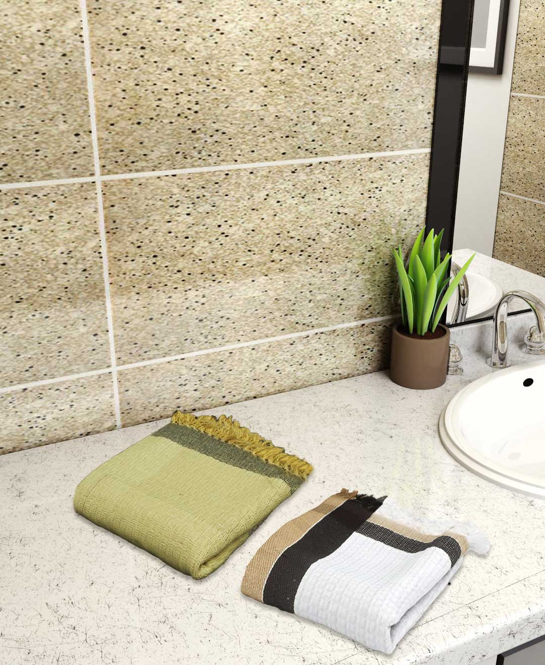 Lightweight cotton bath towel in yellow and white