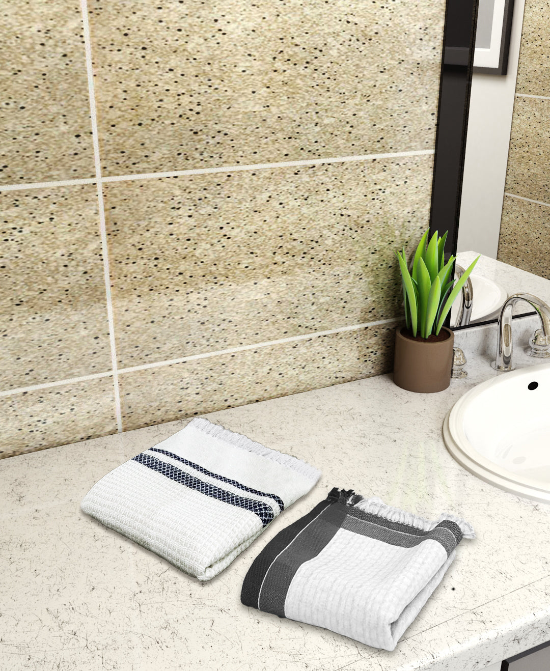 Luxury cotton bath towel set in white, pack of two