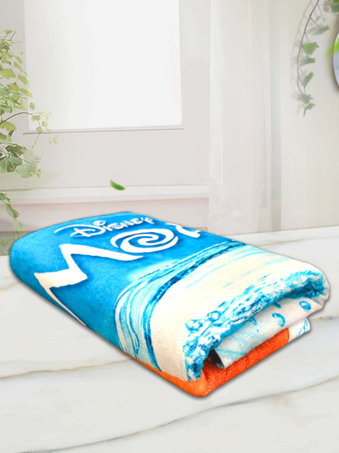 Make bath time exciting with Athom Living Disney Moana kids bath towel, crafted from soft, absorbent material that dries quickly and adds comfort for children after swimming or bathing.