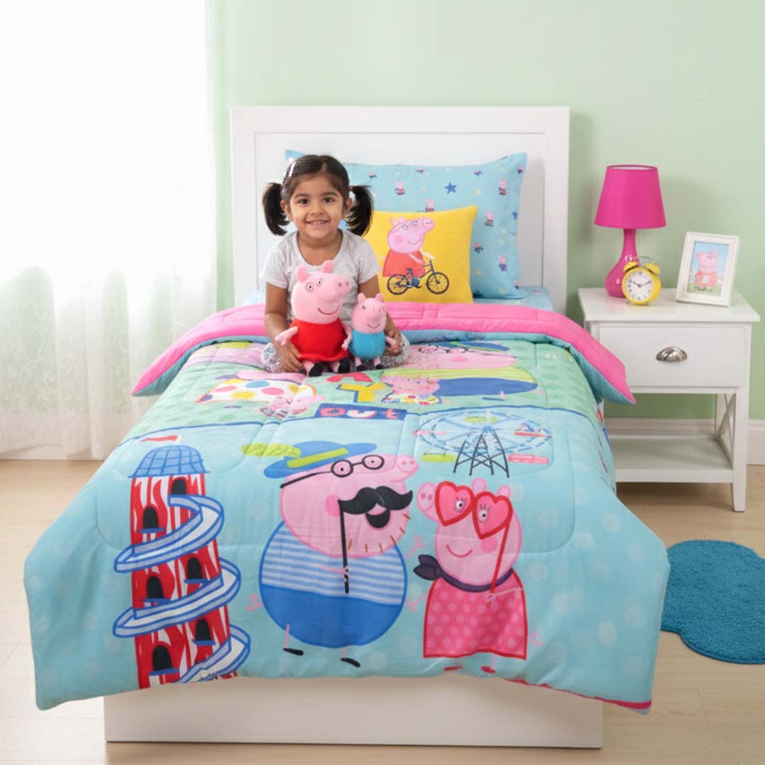 Pig theme comforter