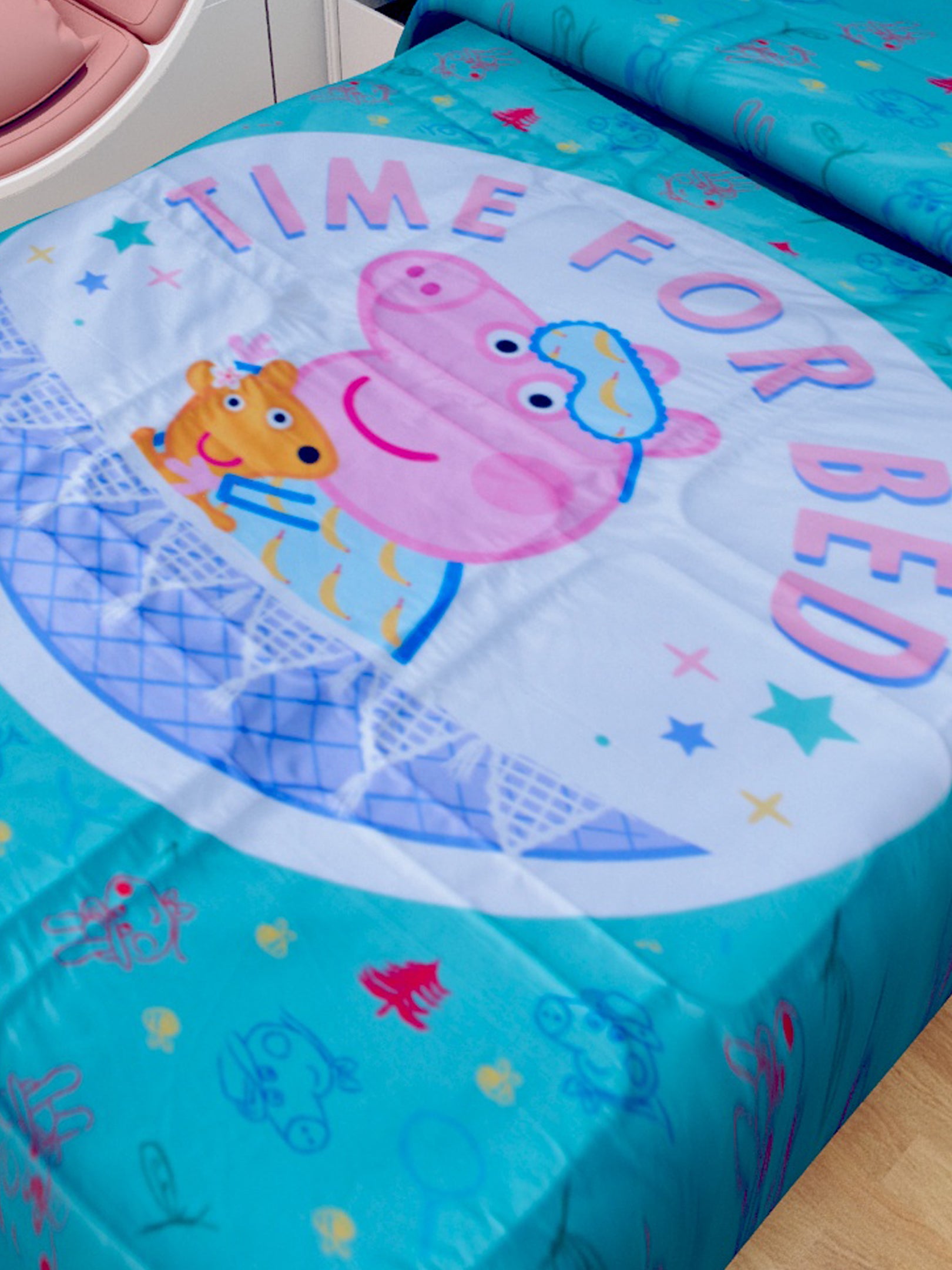 Peppa Pig themed kids comforter, ultra-soft and cozy, perfect for kids’ bedrooms. Durable and fun kids comforter for everyday use.