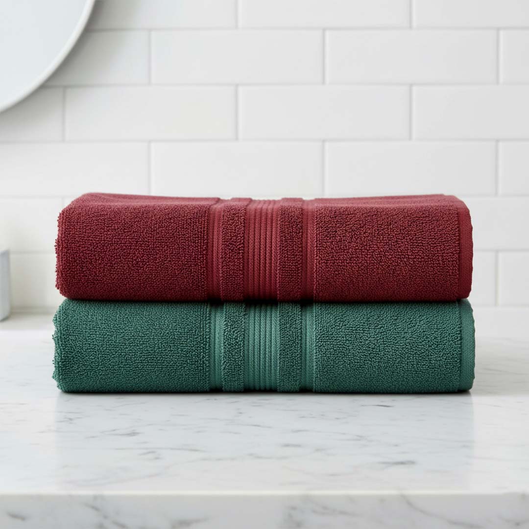 Set of two bath towels 