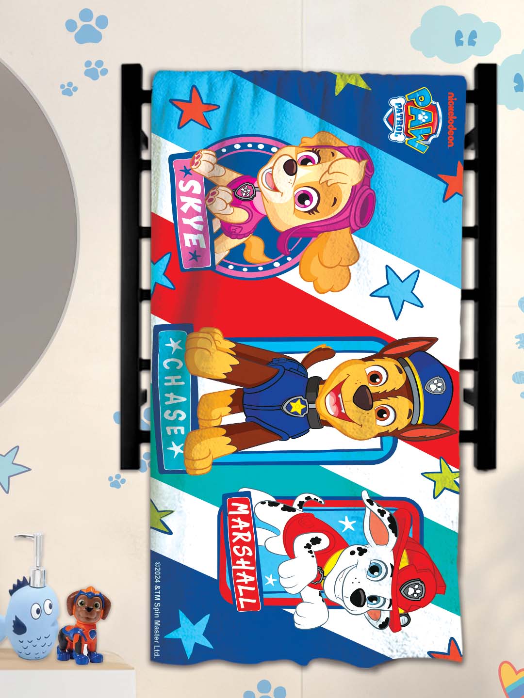 "Soft colorful bath towel featuring Paw Patrol heroes"