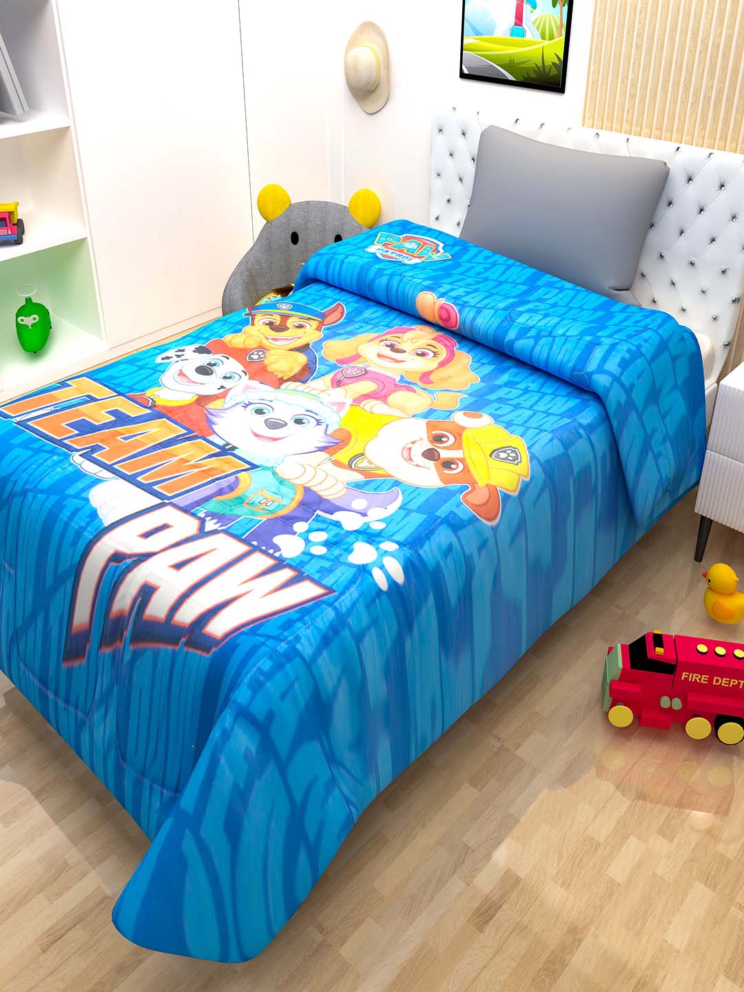 Team Paw printed kids comforter – single size bedding by Athom Living, warm and comfortable for everyday use.