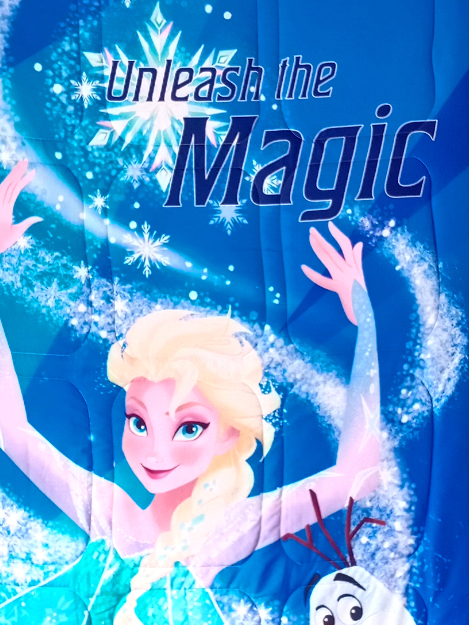 Athom Living Disney Frozen kids comforter, Single 135x220 cm, 360GSM poly-fill, soft and warm, beautifully printed for magical sleep.