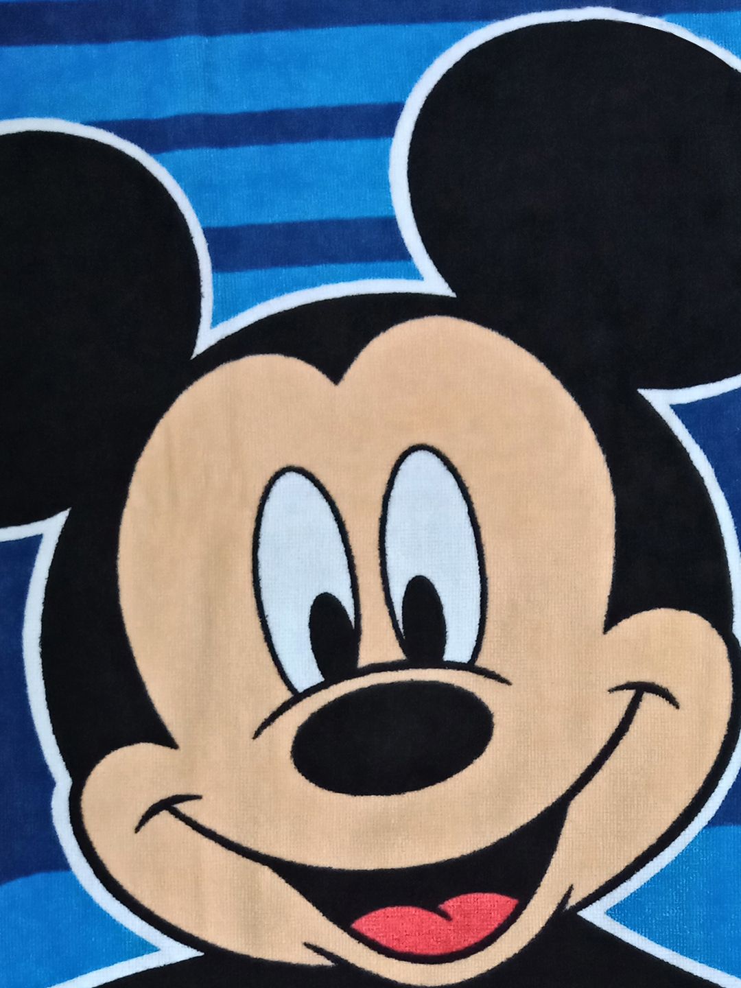 Athom Living Disney kids bath towel, Mickey Mouse design, 60x120 cm cotton towel offering premium comfort, softness, and long-lasting quality.