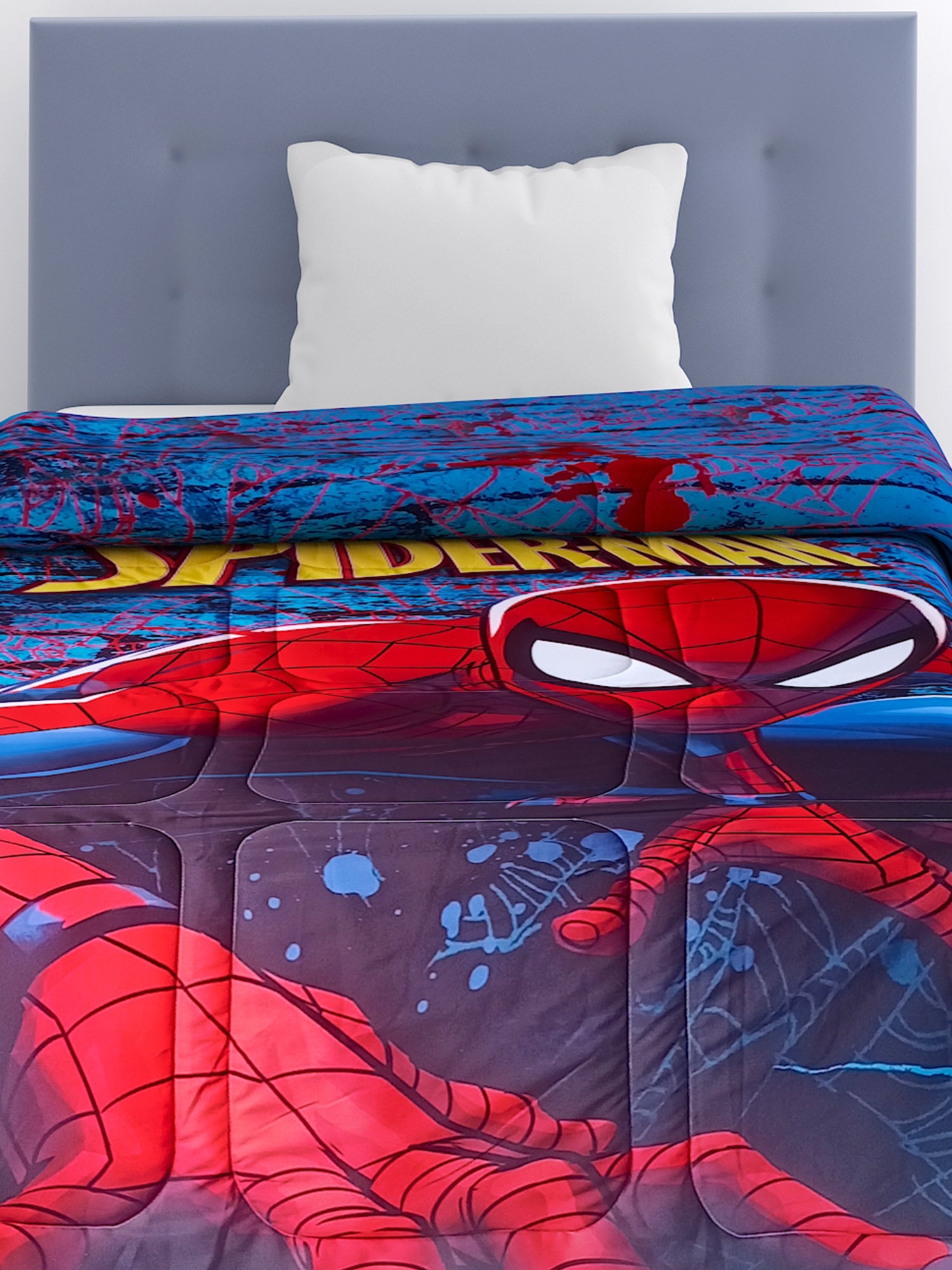 Athom Living Spider-Man kids comforter, digitally printed superhero bedding, single 135x220 cm, 360 GSM, poly-fill comfort for cozy and stylish kids’ rooms.