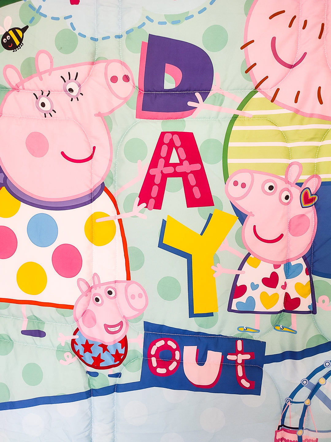 Cute and soft kids comforter with Peppa Pig print, adding charm to your child’s bedroom décor.