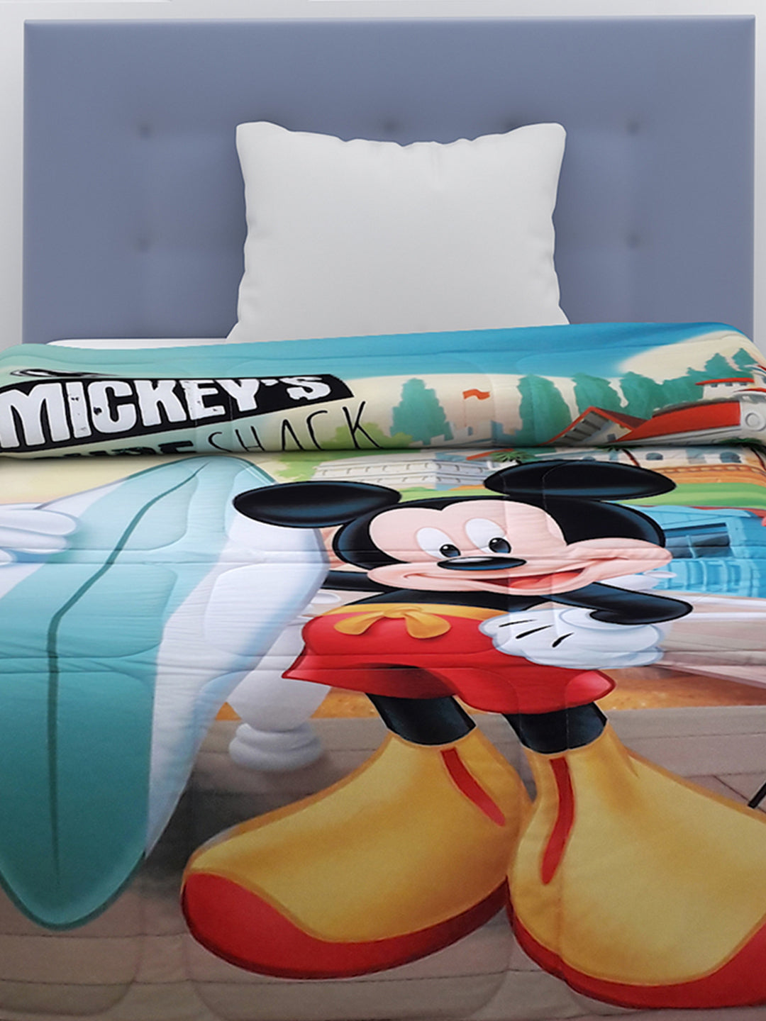 Premium Disney Mickey Mouse Kids Comforter by Athom Living – single size with 360 GSM poly-fill filling, ultra-soft and breathable comfort. Features Mickey’s Surf Shack high-resolution print.